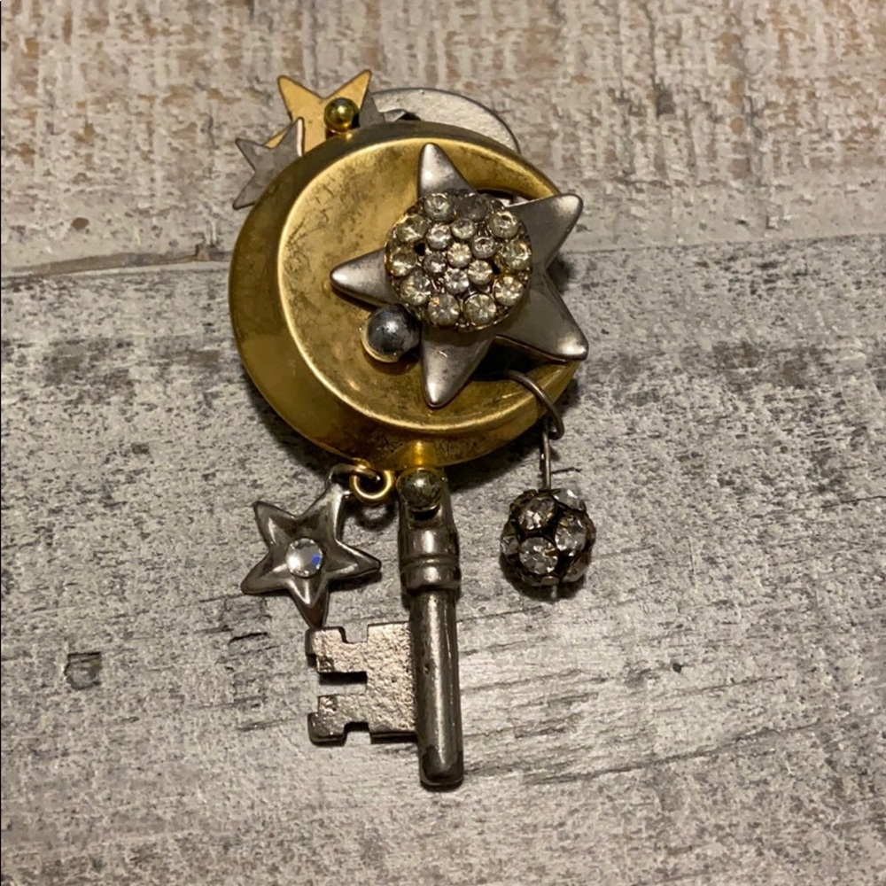 Steampunk skeleton key pin